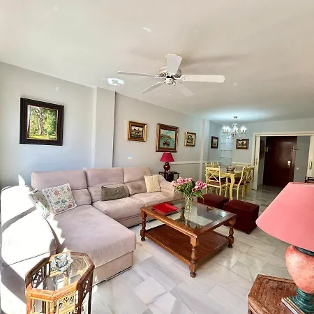 In Center With Parking In The Building Apartment Marbella