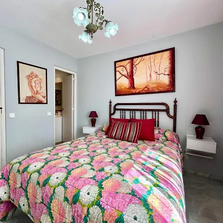 In Center With Parking In The Building Apartment Marbella